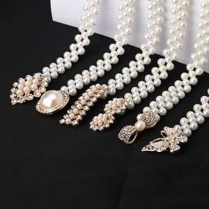 Elegante Perlen-Taillenkette mit strassbesetzten Schmetterlings- und Blumenschnallen für Kleider