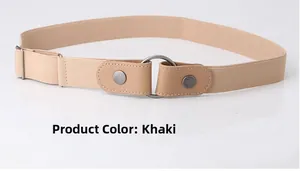 Détail d'une ceinture élastique kaki avec boucle anneau argentée et embouts cuir