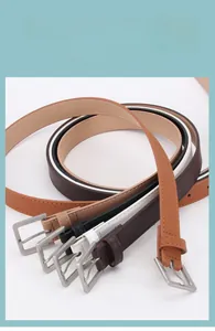 Collezione di cinture sottili in ecopelle con eleganti fibbie metalliche quadrate