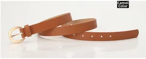 Ceinture minimaliste en cuir camel pour femme avec une boucle ronde dorée et lisse