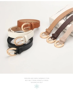 Collection de cinq ceintures en cuir pour femmes avec boucles dorées rondes polies