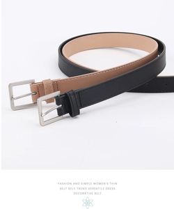 Dettaglio di sottili cinture in pelle con fibbie quadrate argentate in nero e cammello