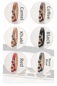 Détail de ceinture chaîne femme en six couleurs camel café kaki noir rouge bleu marine