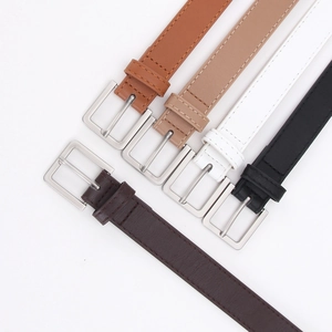 Set di cinture sottili da donna con fibbie argentate in cinque colori classici