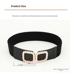 Dettaglio della cintura elastica nera da 11 cm con fibbie quadrate in perle