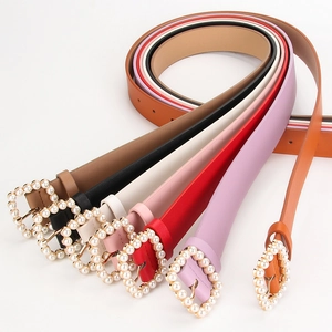 Set di cinture sottili in pelle PU da donna con fibbie quadrate di perle in sette colori