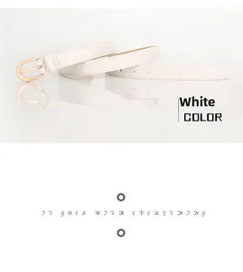 Nahaufnahme des weißen minimalistischen PU-Ledergürtels mit eleganter Gold-Dornschließe