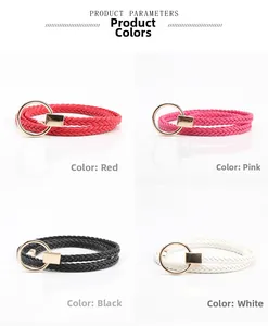 Détails de quatre couleurs de fines ceintures tressées avec des boucles métalliques dorées