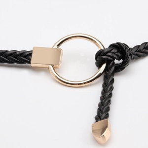 Ceinture tressée noire minimaliste avec boucle en métal doré poli pour les robes de femmes