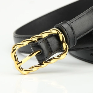 Cintura da donna in pelle nera con elegante fibbia quadrata a spirale dorata per jeans