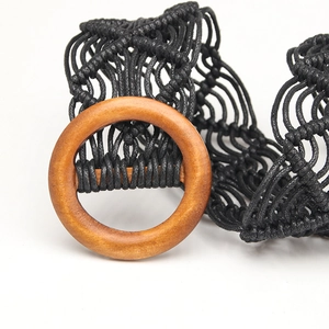 Ceinture tressée bohème faite main pour robes avec corde noire et boucle ronde en bois