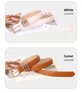 Détail de ceintures fines en cuir blanc et camel avec anneaux métalliques décoratifs
