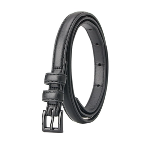 Sottile cintura in pelle nera da donna con elegante fibbia quadrata in metallo opaco