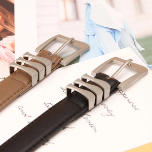 Ceintures minimalistes en cuir pour femmes avec boucles argent mat en noir et marron