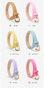 Détail de ceintures de mode en cuir PU colorées avec boucles en U dorées