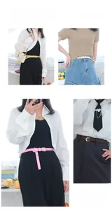 Détail de fines ceintures en cuir PU coloré pour femmes avec boucles en métal doré chic