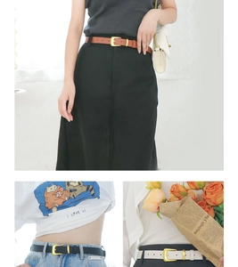 Dettagli di cinture da donna in pelle nero, marrone e beige con fibbie quadrate dorate