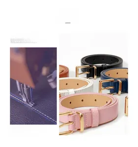 Détail de ceintures fines en cuir multicolores avec boucles en alliage doré et couture