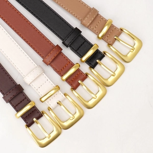 Set di cinque cinture sottili minimaliste in pelle PU con fibbie ad ardiglione dorate