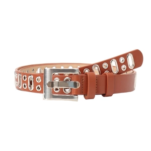 Cintura punk marrone in finta pelle con occhielli in metallo argento e fibbia ad ardiglione