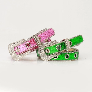 Ceintures Y2K avec strass en rose et vert avec des paillettes brillantes et boucle métal