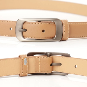 Ceinture en cuir beige minimaliste pour hommes et femmes avec boucle en métal brossé mat