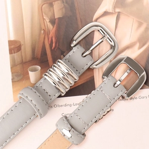 Minimalistische grijze lederen riem voor dames met zilveren gesp en metalen ringen