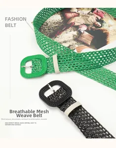 Détail de ceintures en paille tressée évidée en vert et noir avec boucles gainées