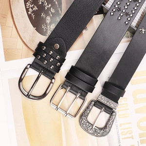Trois ceintures en cuir noir style punk avec rivets en métal et boucles vintage