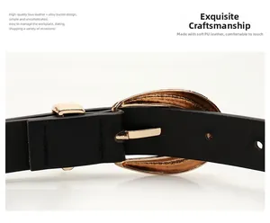 Gros plan macro d'une ceinture en cuir PU noir avec boucle en alliage doré élégante