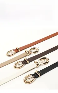 Détail de ceintures fines pour femmes avec boucles dorées élégantes en cinq coloris