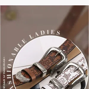 Gros plan d'une ceinture vintage avec motifs papillons et boucle en alliage sculpté