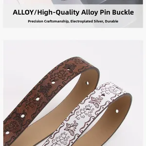 Vue détaillée d'une ceinture avec gaufrage papillon et boucle en alliage argenté