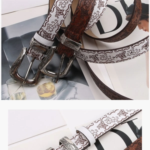 Détail de ceinture en cuir vintage avec motifs papillons et boucles métalliques