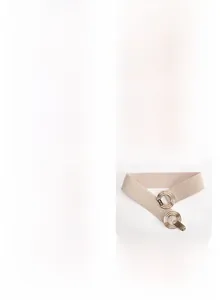 Detalle de cinturones elásticos de varios colores con hebillas doradas de doble anillo