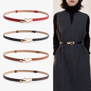 Ceinture Mince en Cuir PU avec Boucle Coeur pour Femmes Sangle de Taille de Mode Réglable pour Robes Manteaux