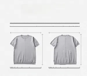 Vista piatta fronte e retro della t-shirt grigia in maglia con dettagli misure