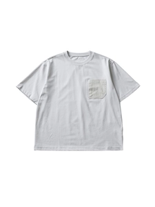 Men's loose light grey cotton short sleeve t-shirt with crew neck and chest pocket