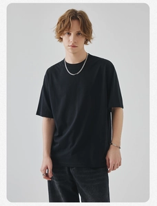 Detail of the crew neck and premium fabric texture on this black loose fit men's T-shirt