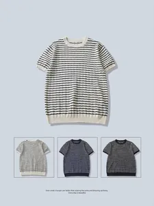 Gestreept gebreid heren-T-shirt met korte mouwen en ronde hals in drie kleurvarianten