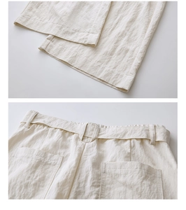 Dettaglio dei pantaloni in lino beige che mostrano cuciture e trama del tessuto di qualità