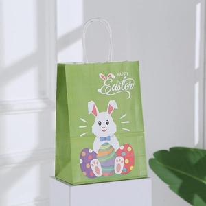 Grazioso sacchetto regalo verde con coniglietto pasquale e manici di carta bianchi