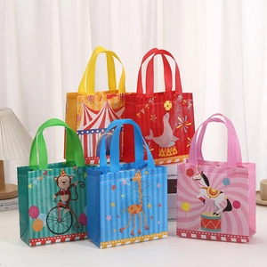 Lot de 5 sacs cadeaux en non-tissé avec motifs d'animaux du cirque et poignées