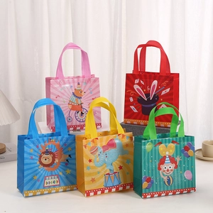 Lot de cinq sacs cadeaux imperméables en non-tissé avec imprimés d'animaux de cirque
