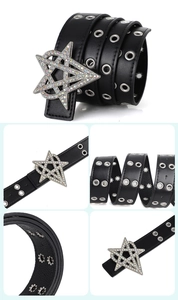 Détail de la ceinture punk Y2K avec étoile en strass et œillets sur cuir noir