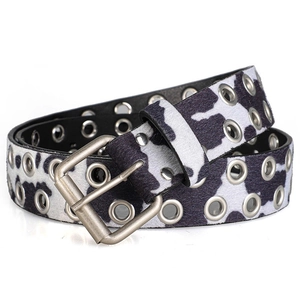 Vintage riem met koeienprint en punkstijl dubbele oogjes en zilveren gesp voor outfits
