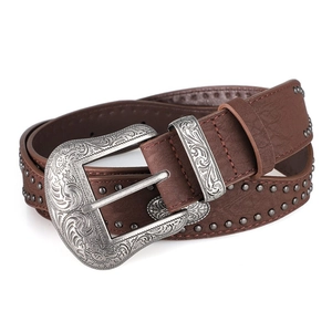 Détail d'une ceinture vintage en cuir avec boucle florale et rivets métalliques