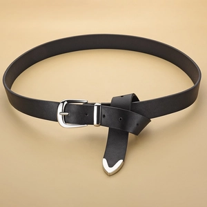Ceinture classique en cuir noir avec boucle argentée polie et embout métallique élégant