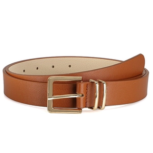 Detail van bruine PU-lederen riem met gouden rechthoekige gesp en metalen lussen