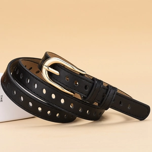 Ceinture fine en cuir noir pour femme avec boucle dorée et design ajouré chic